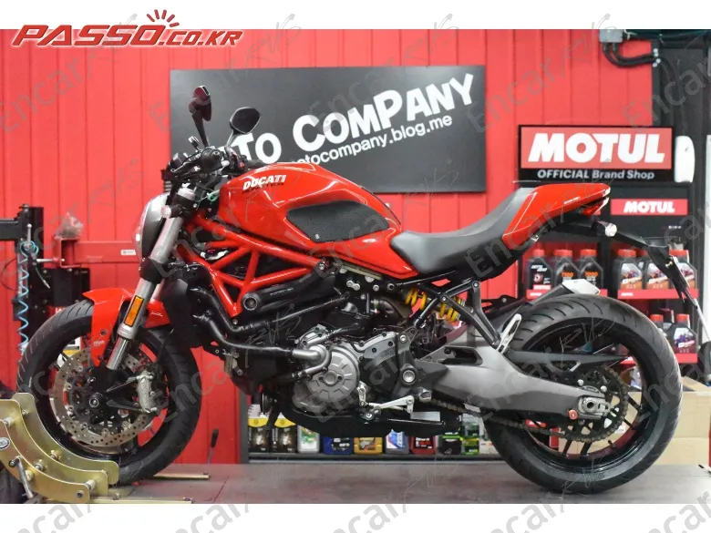 Ducati Monster 821 - фото 1