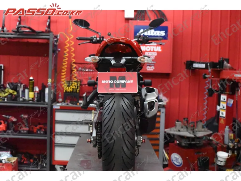 Ducati Monster 821 - фото 2
