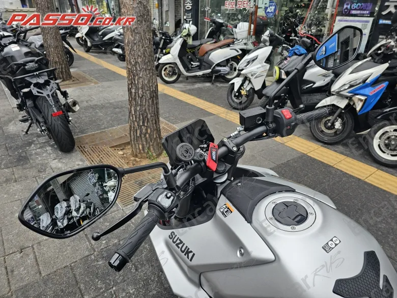 SUZUKI GSX 8 S - фото 6