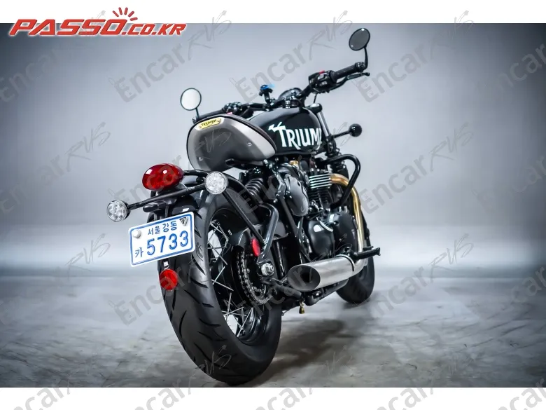 Triumph Bonneville Bobber - фото 2