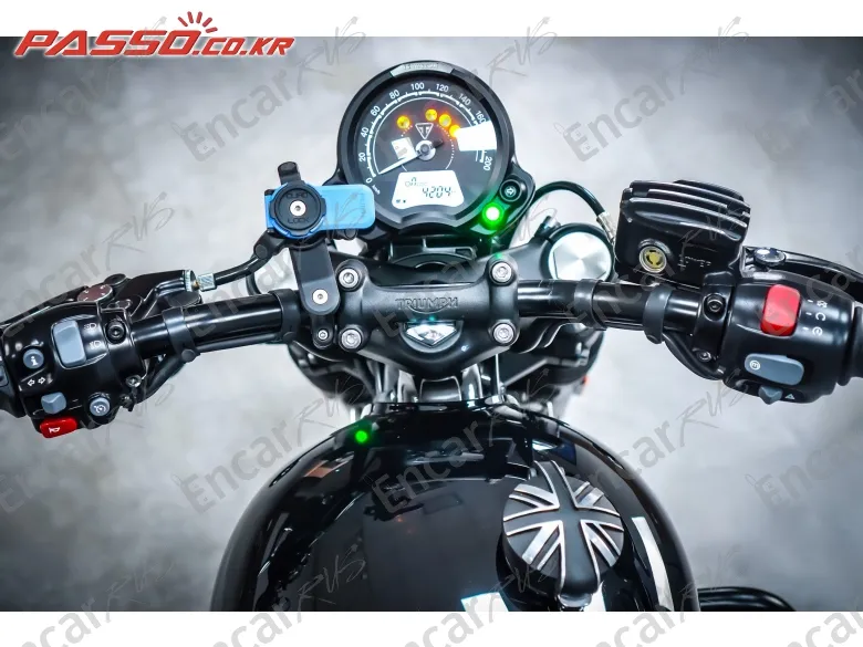 Triumph Bonneville Bobber - фото 3