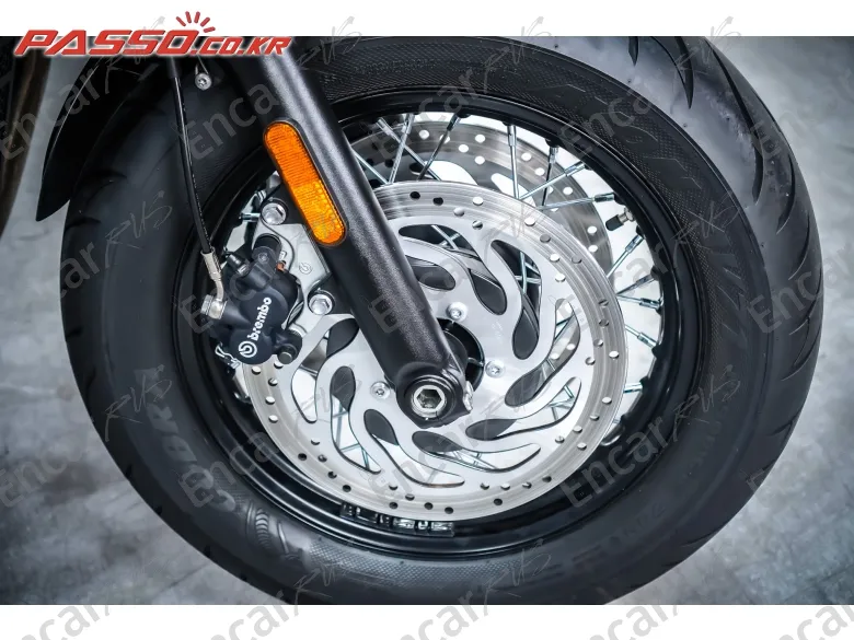 Triumph Bonneville Bobber - фото 5
