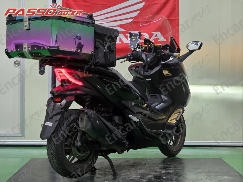 Honda Forza 350 - фото 6