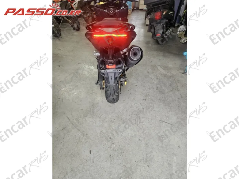 Yamaha T Max 560 - фото 2