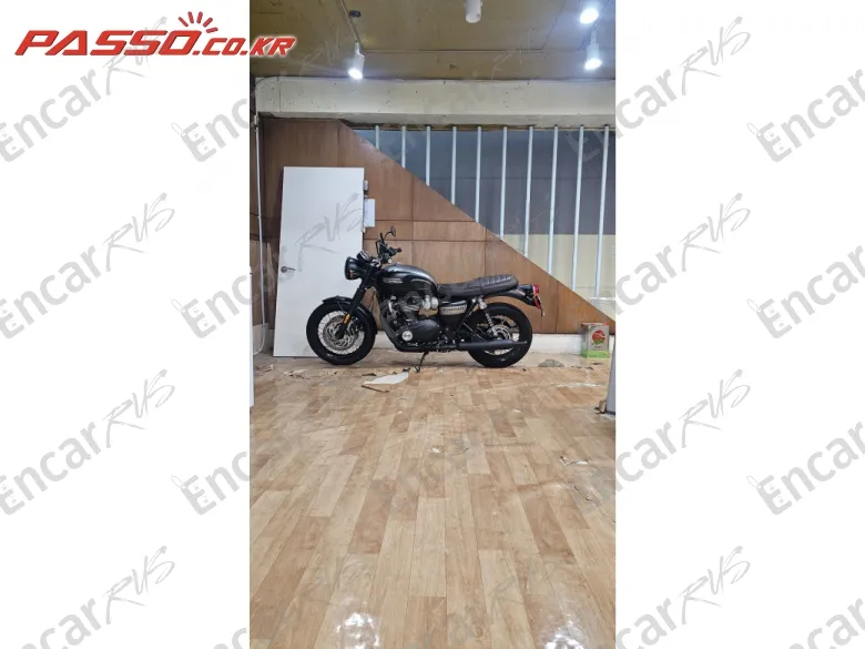 Triumph Bonneville T120 Black - фото 1