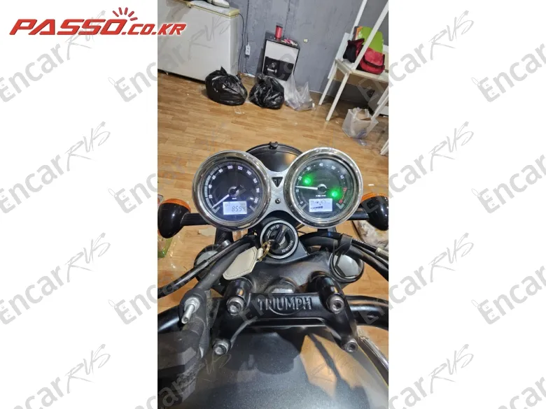Triumph Bonneville T120 Black - фото 4