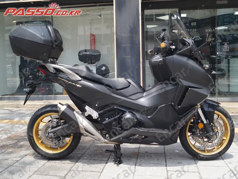 Honda Forza 750 - фото 0