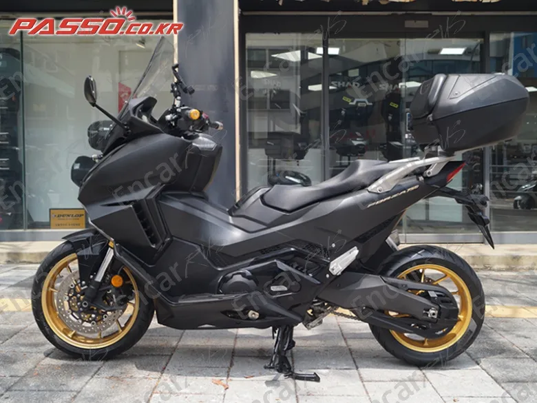 Honda Forza 750 - фото 1