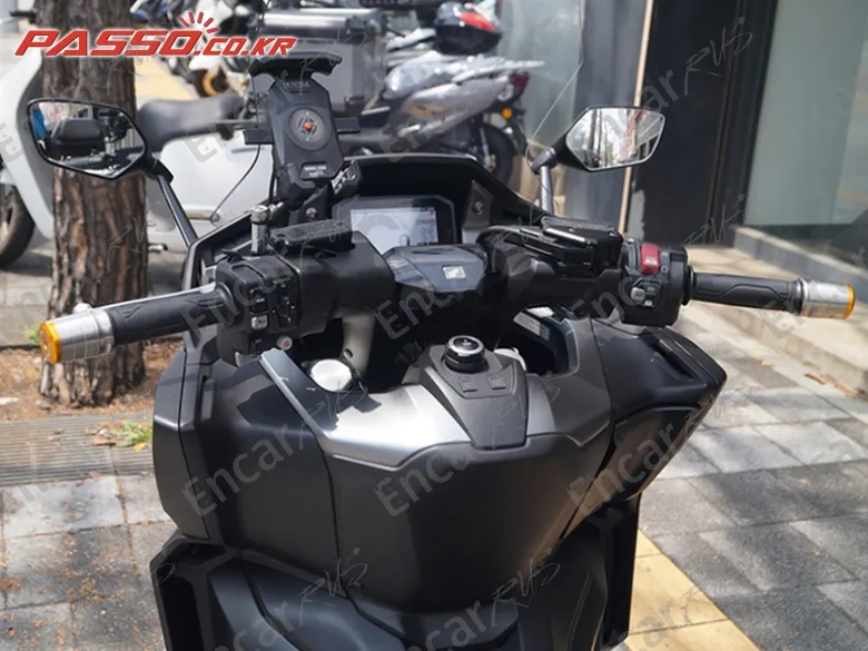 Honda Forza 750 - фото 3