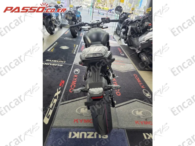 Suzuki Gsx 8 T - фото 2