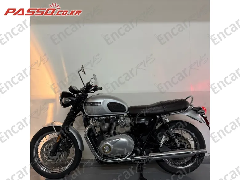Triumph Bonneville T120 - фото 1