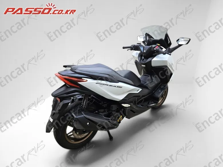 Honda Forza 350 - фото 2