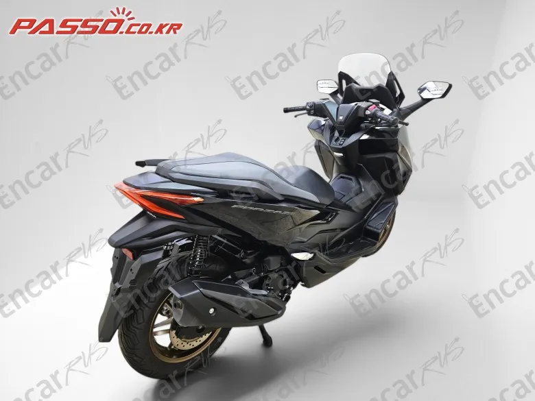 Honda Forza 350 - фото 2