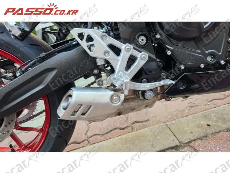 Suzuki Gsx 8 Tt - фото 6