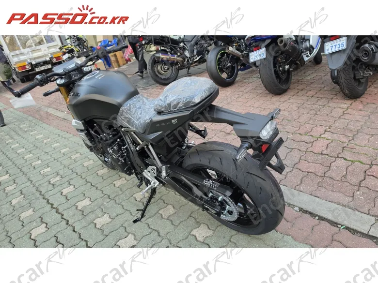SUZUKI GSX 8 T - фото 2