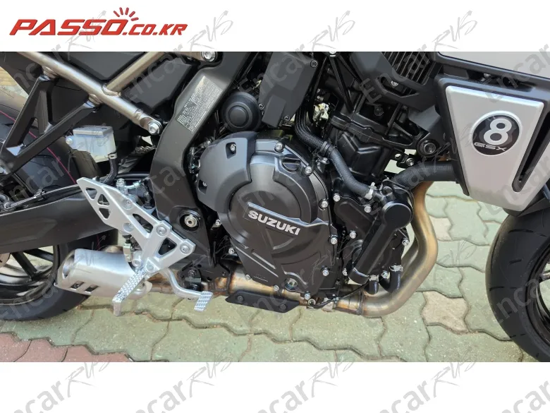 SUZUKI GSX 8 T - фото 4