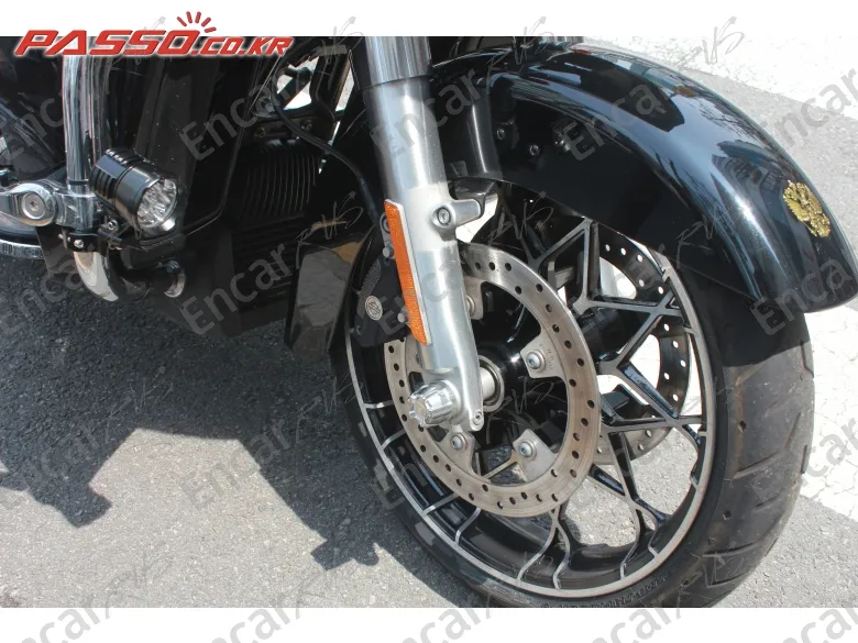 Harley-Davidson Flhx - фото 5