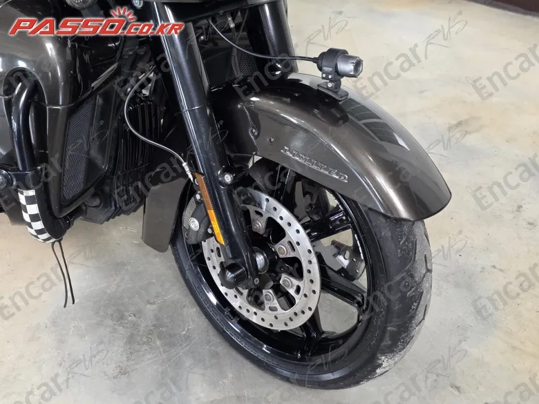 HARLEY-DAVIDSON ROAD GLIDE LIMITED - фото 5