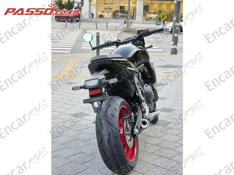 SUZUKI GSX 8 TT - фото 2
