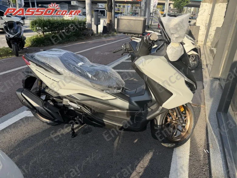 Honda Forza 350 - фото 2