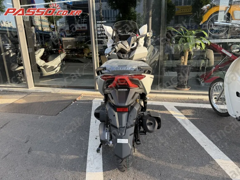 Honda Forza 350 - фото 3