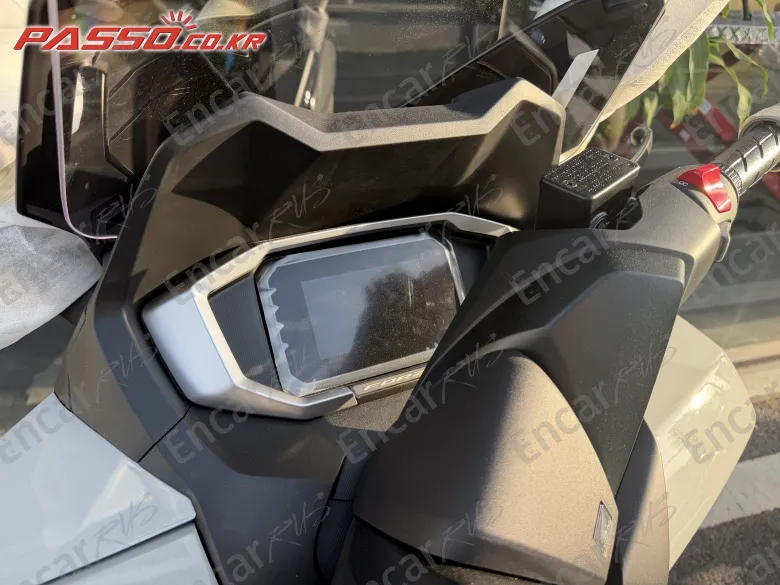 Honda Forza 350 - фото 6