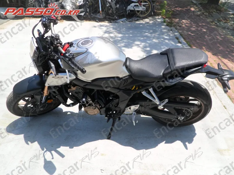 HONDA CB 650 R ABS - фото 1