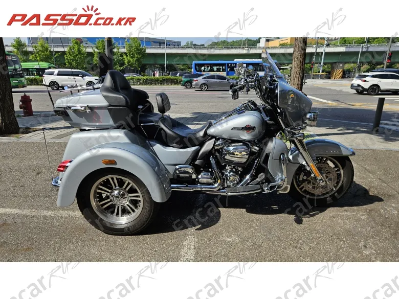 HARLEY-DAVIDSON FLHTCUTG TRI GLIDE ULTRA CLASSIC - фото 0