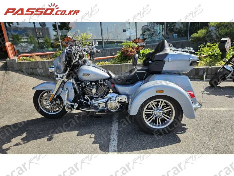 HARLEY-DAVIDSON FLHTCUTG TRI GLIDE ULTRA CLASSIC - фото 1