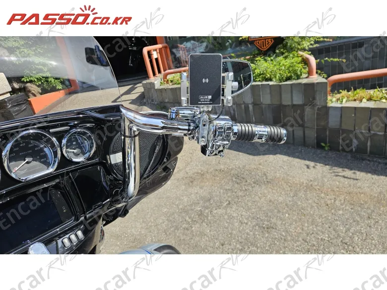 HARLEY-DAVIDSON FLHTCUTG TRI GLIDE ULTRA CLASSIC - фото 3