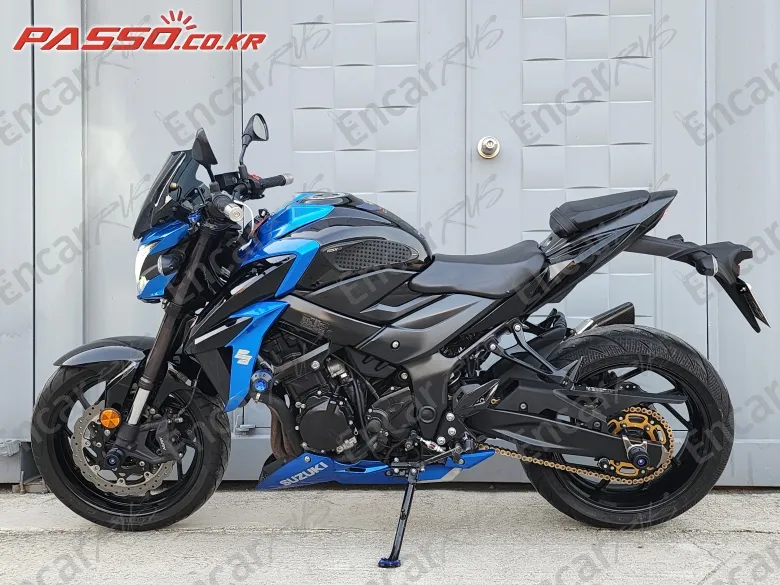 SUZUKI GSX S 750 - фото 1