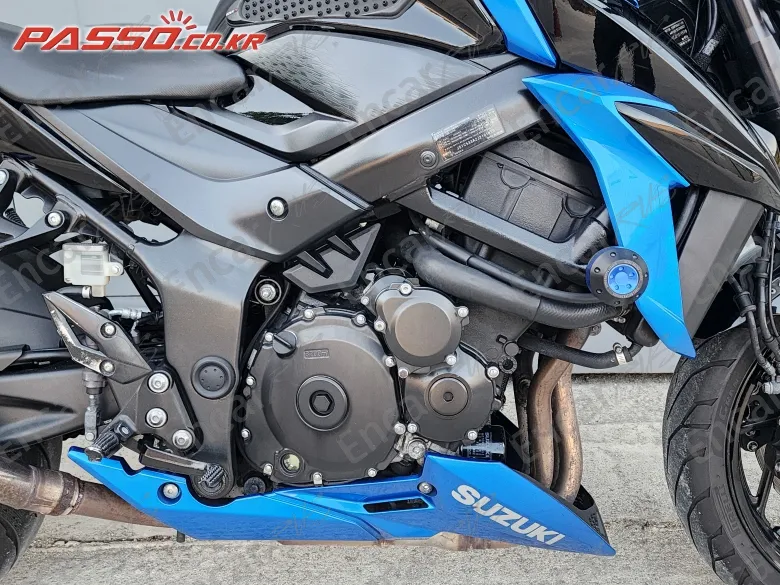SUZUKI GSX S 750 - фото 4