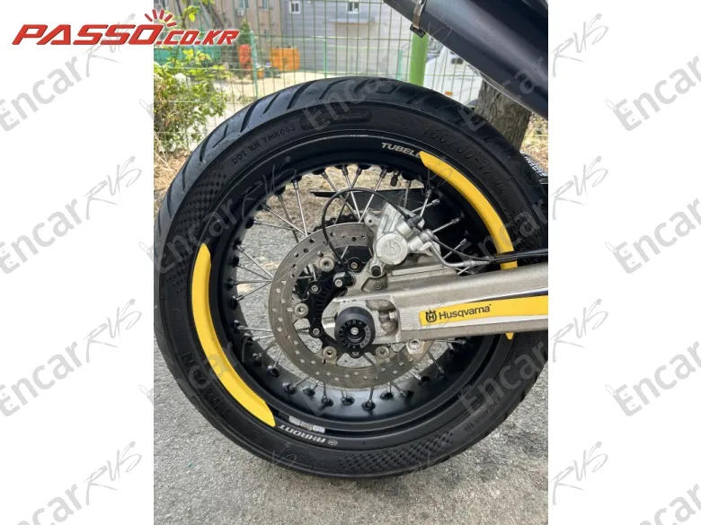 Husqvarna 701 Supermoto - фото 6