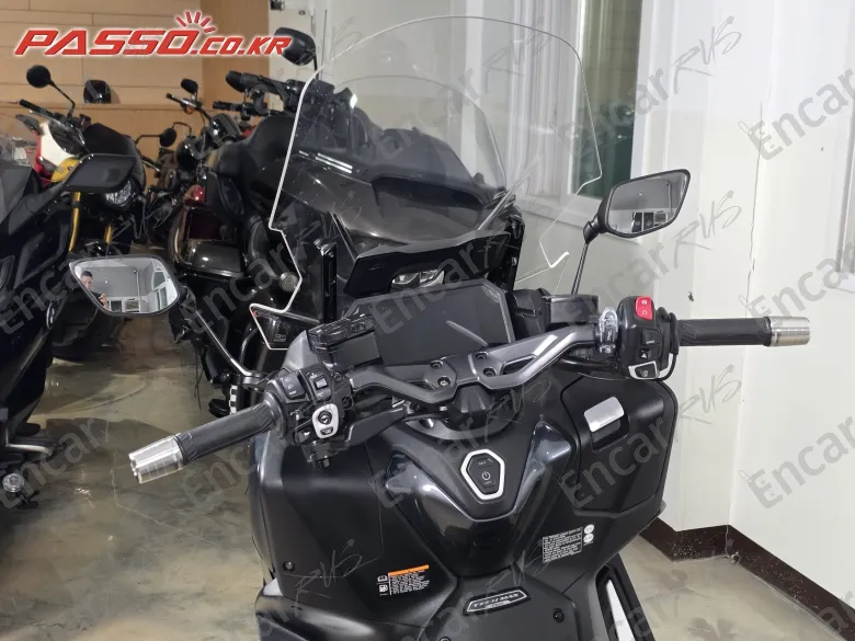 YAMAHA T MAX 560 - фото 3