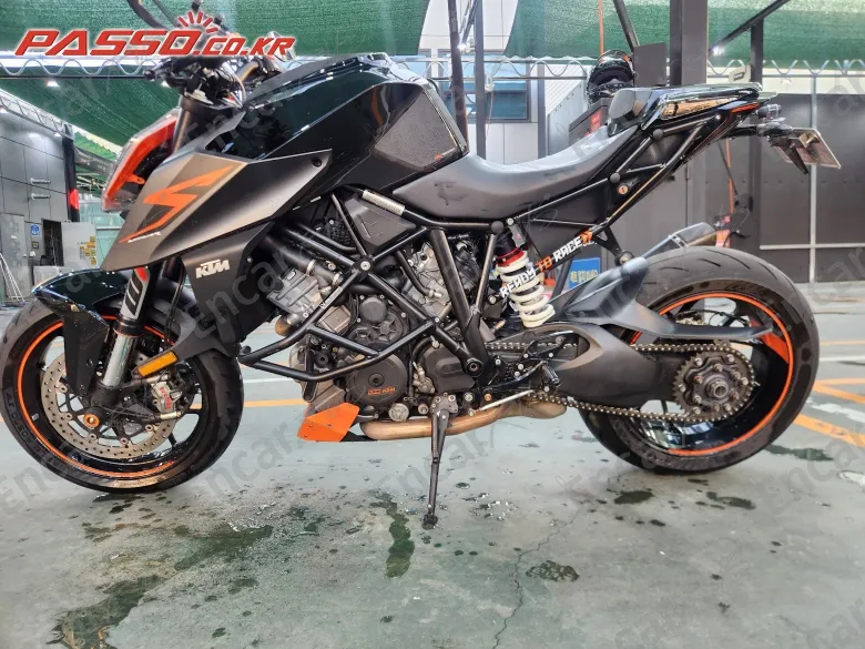 KTM 1290 SUPER DUKE R - фото 1