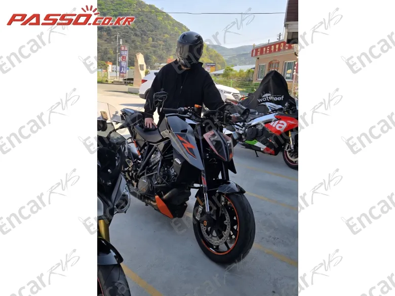 KTM 1290 SUPER DUKE R - фото 4