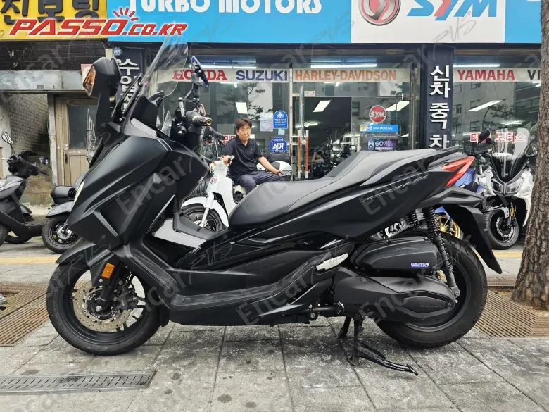 Honda Forza 350 - фото 1