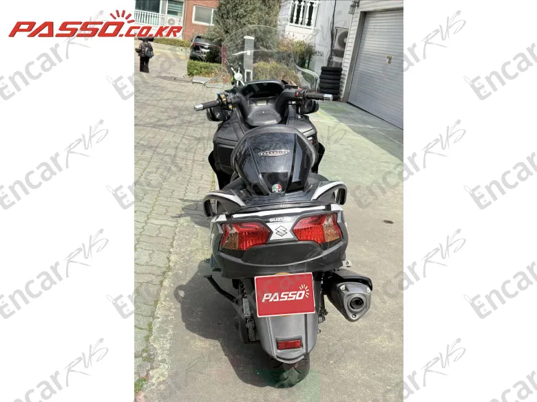 Suzuki Burgman 650 Executive - фото 2