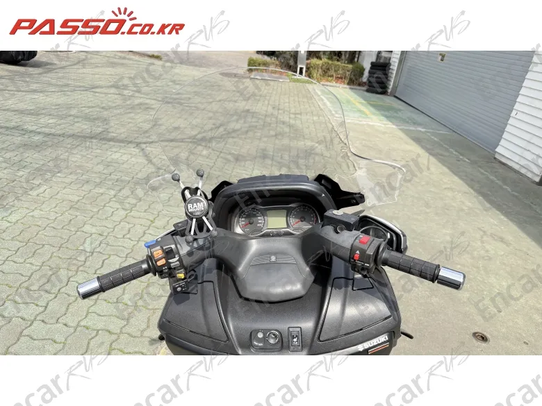 Suzuki Burgman 650 Executive - фото 3