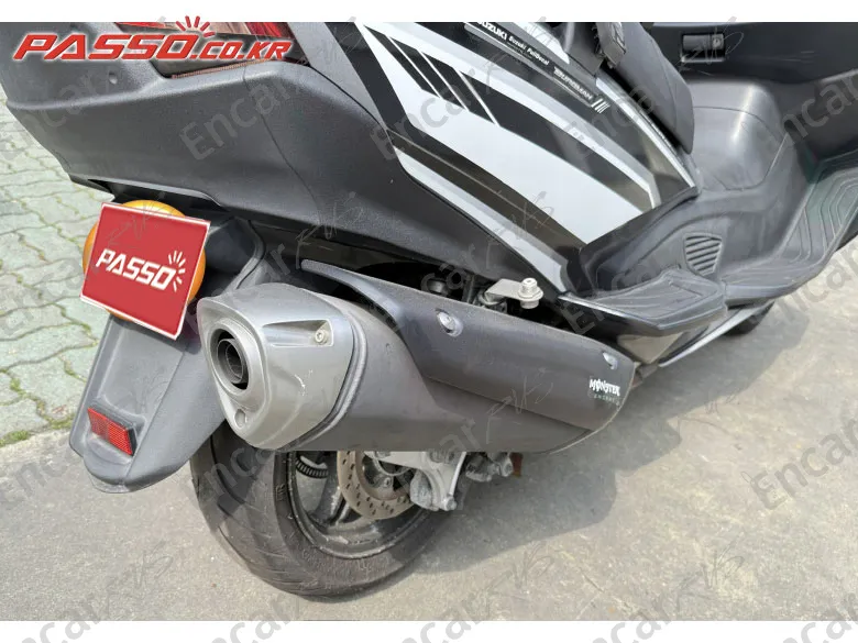 Suzuki Burgman 650 Executive - фото 6