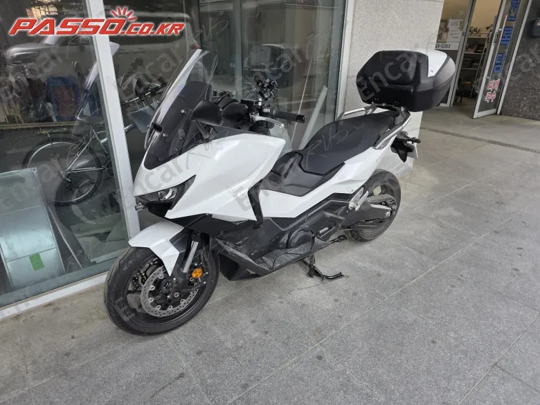 Honda Forza 750 - фото 1