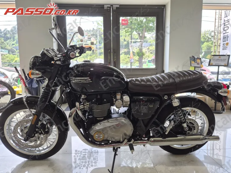Triumph Bonneville T120 - фото 1
