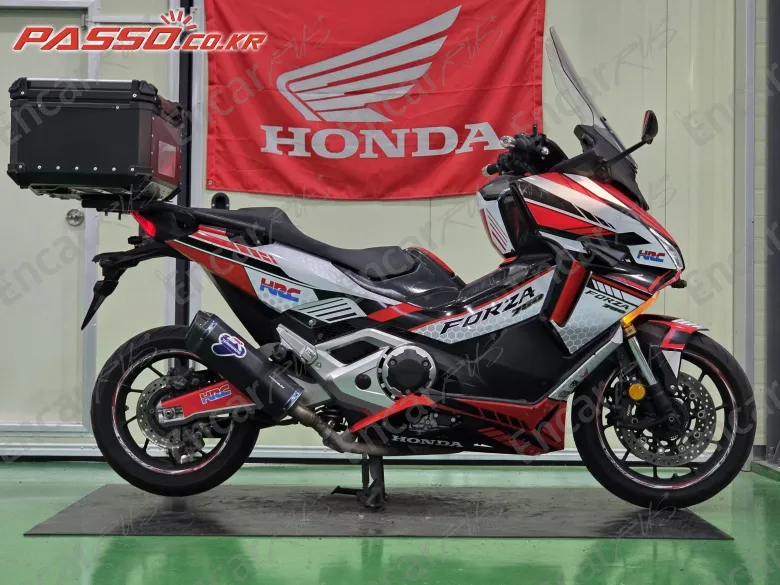 Honda Forza 750 - фото 0