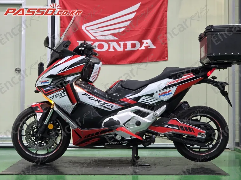 Honda Forza 750 - фото 1