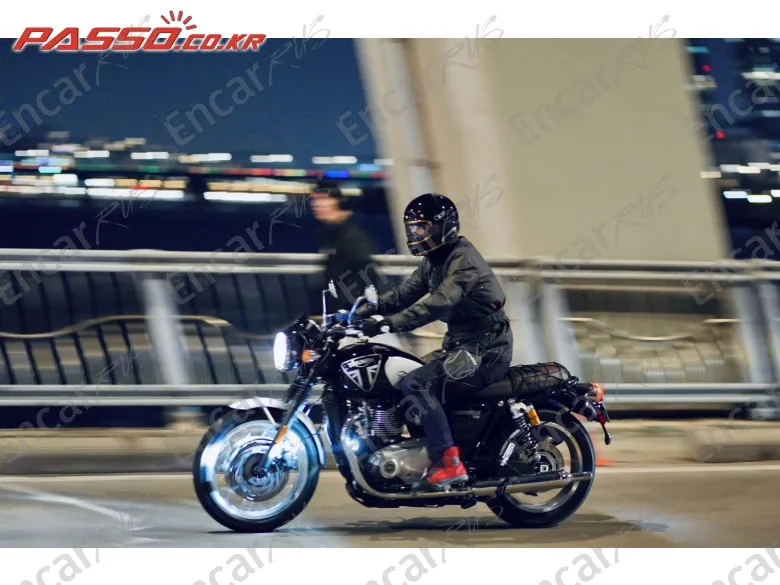 Triumph Bonneville T120 - фото 1