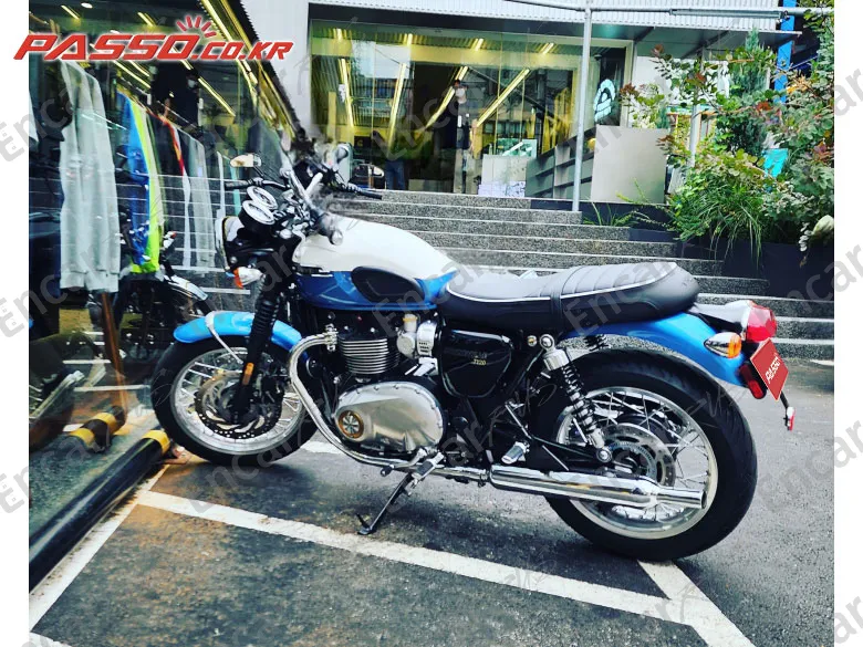 Triumph Bonneville T120 - фото 1