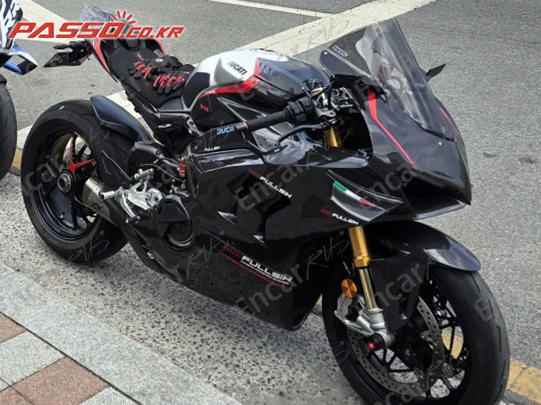 Ducati Panigale V4 R - фото 0