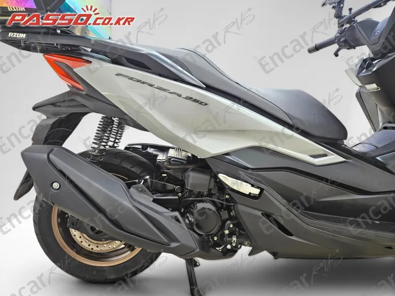 Honda Forza 350 - фото 6