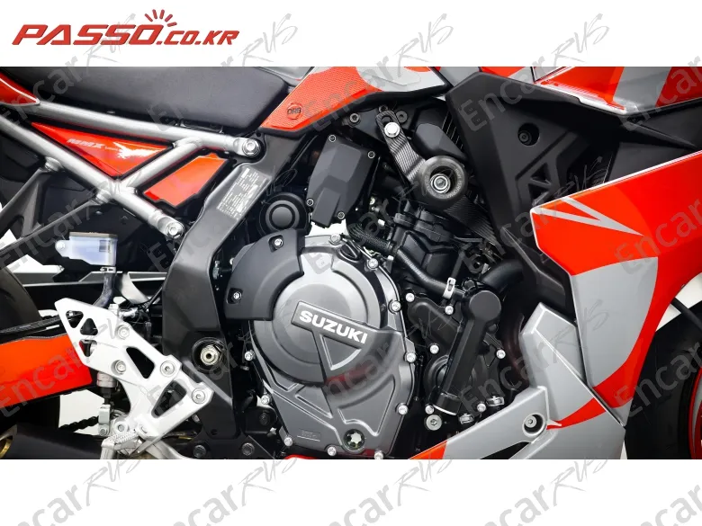 Suzuki Gsx 8 R - фото 4