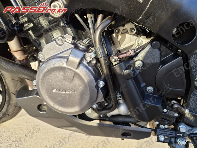 Suzuki Gsx S 1000 - фото 4